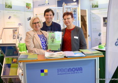 The team of Stelzner. Together with 11 other companies, they were award for exhibiting at the IPM Essen for 40 years.